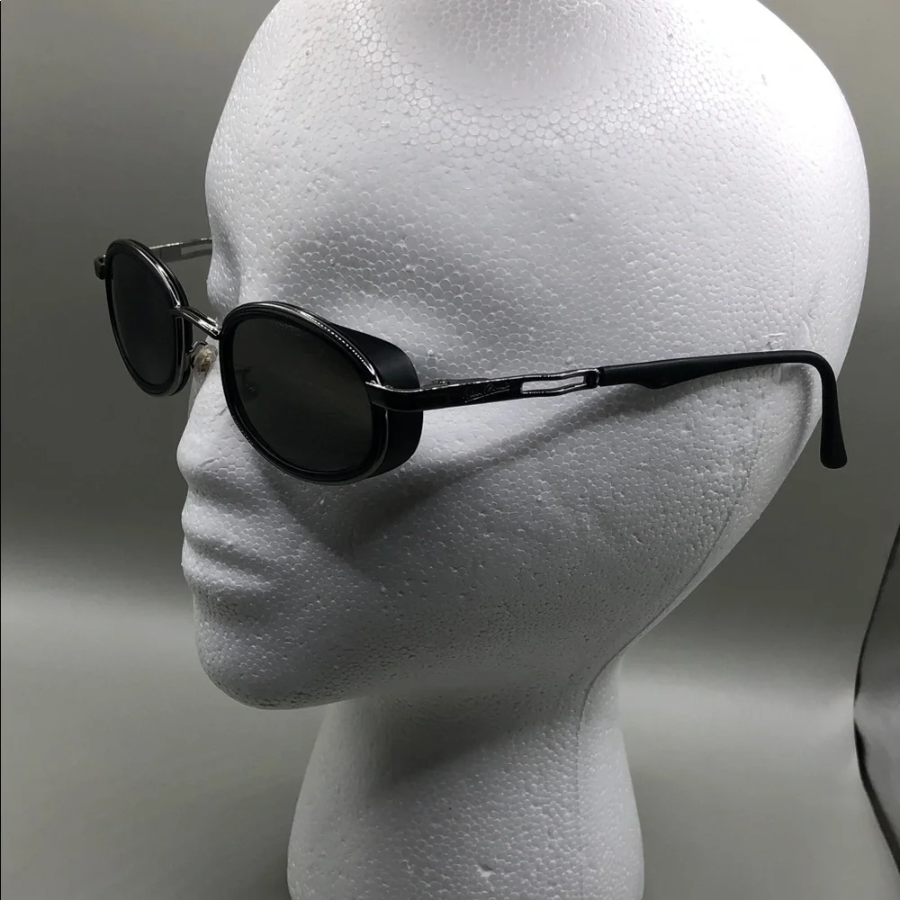Maui Jim Sunglasses MJ-139 Makana Polarized 2M Black Silver Oval UNISEX
